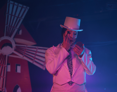 Pascal Transformiste alias Miss Caline sur scène 6